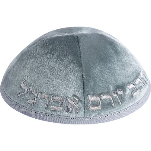 כיפה ארטמן קטיפה ירוק בהיר רקמה יורם אברגיל גודל 3 ס״מ