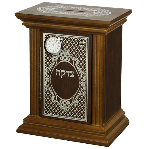 קופת צדקה עץ מהודרת עם מנעול ושעון 22×29 ס״מ