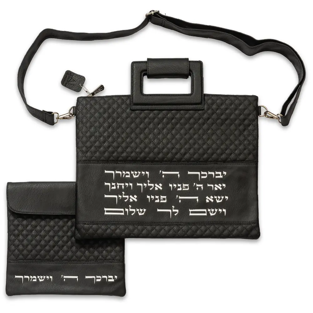 תיק מפואר לטלית דמוי עור שחור אותיות בולטות "יברכך" 36×29 ס״מ