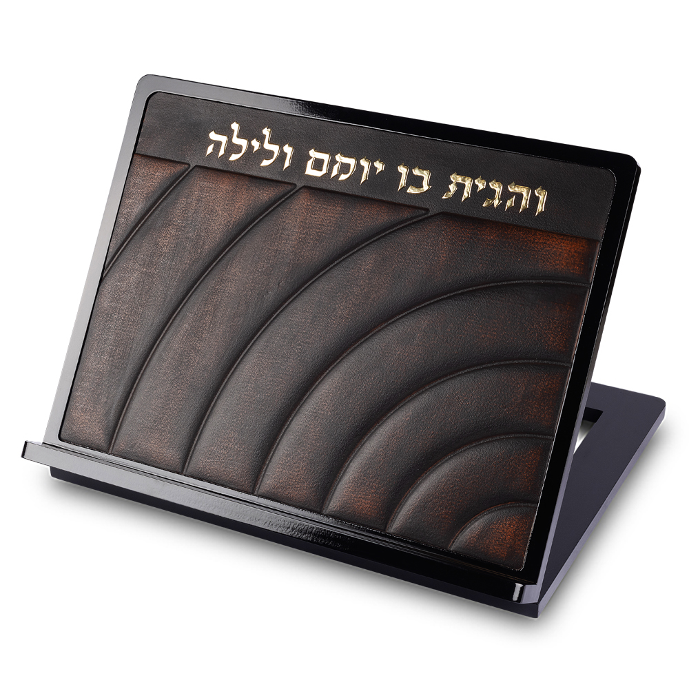 שטנדר מעץ עם פלקטה דמוי עור 38×44 ס״מ
