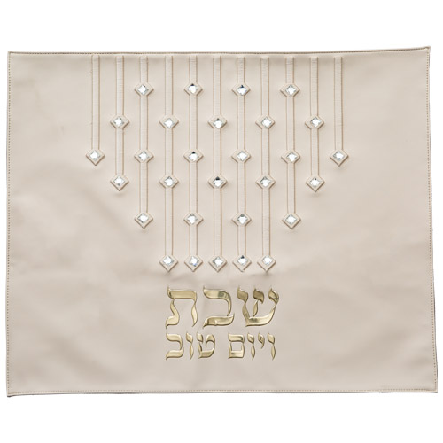 כיסוי חלה מהודר דמוי עור לבן עם ריקמה ואותיות בולטות 42×52 ס״מ