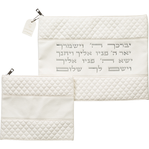 סט טלית תפילין דמוי עור לבן אותיות בולטות "יברכך" כסף 31×38 ס״מ