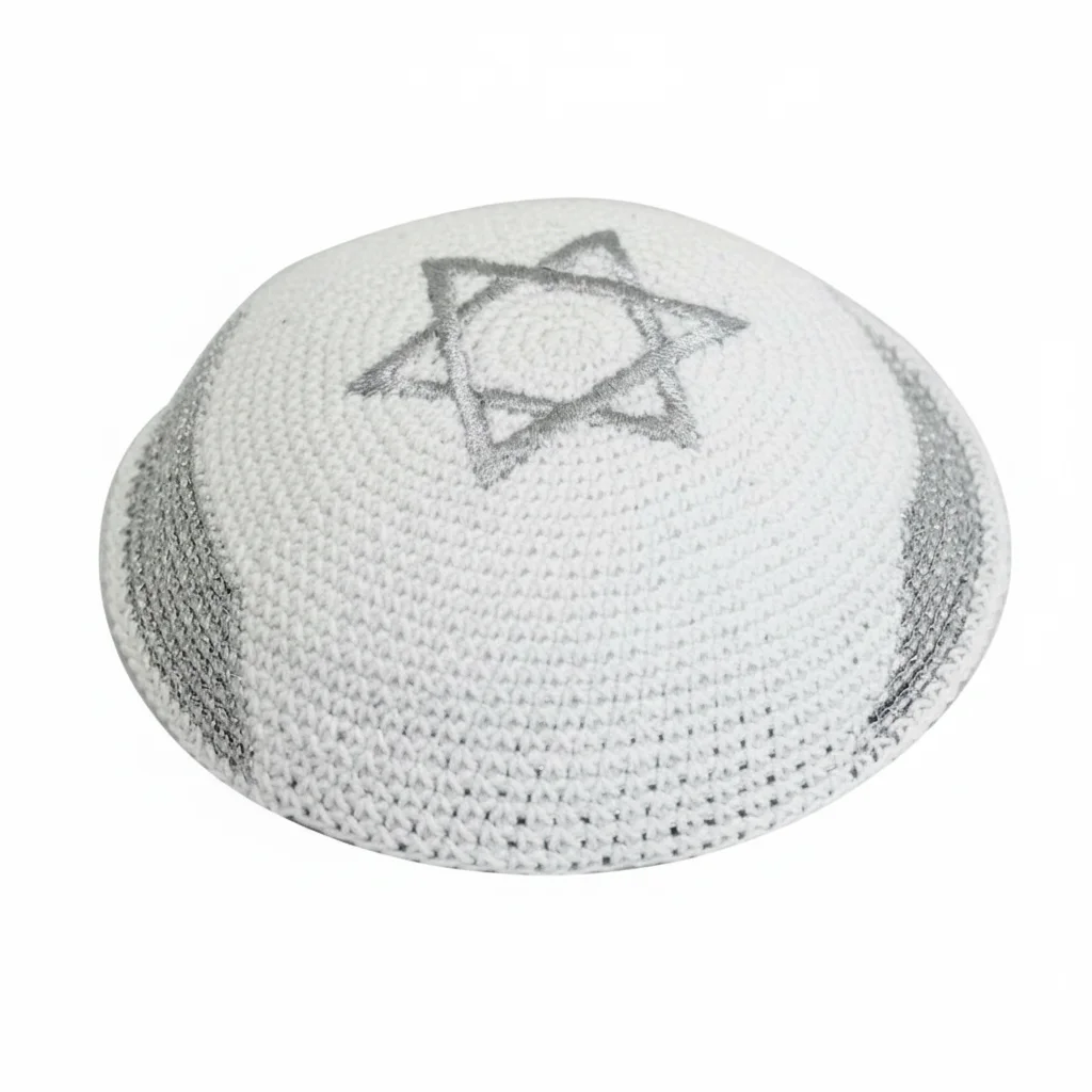 כיפה סרוגה 16 ס״מ עם רקמה כסף דגל ישראל